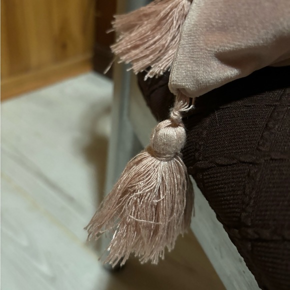 NWOT Kohl’s Pink Pillow with “Ooh La La” in Script - Picture 7 of 8